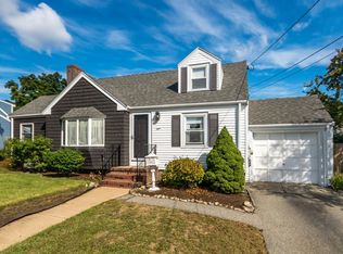 9 Grosvenor Rd, Waltham, MA 02453