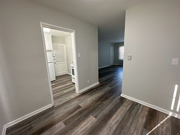 5th image of 1049 E Carson St #6