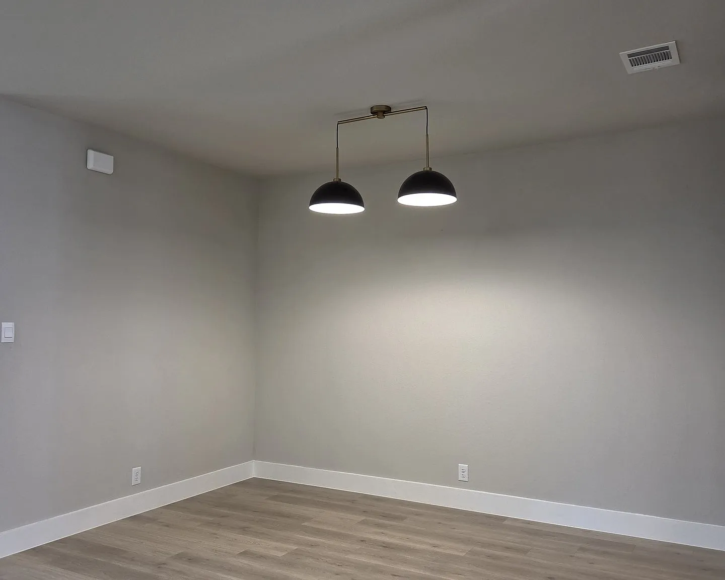 4 bed, 2462 sqft, $2,555 — Photo 1