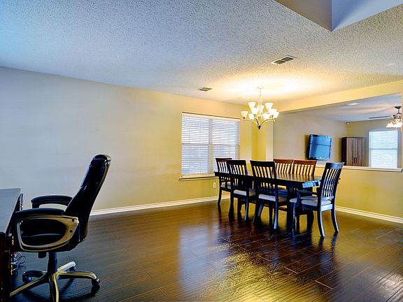 DSC_9052_LivingDiningEntryView.jpg