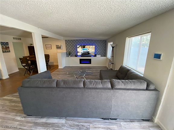 3rd image of 2804 La Canada St