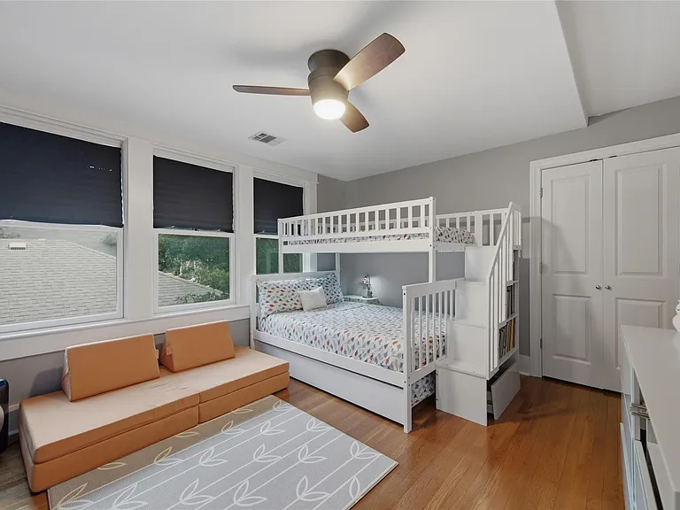 906 Willow St — Photo 13