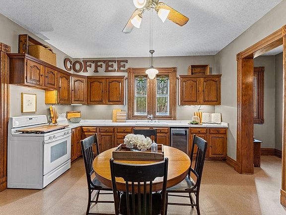 4th image of 518 East Main Street