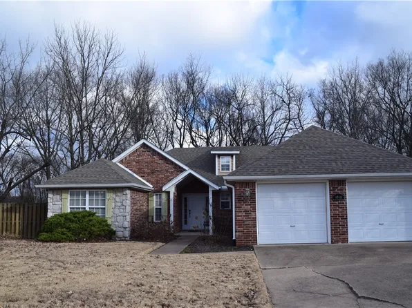 4946 W Waverly Rd, Fayetteville, AR 72704