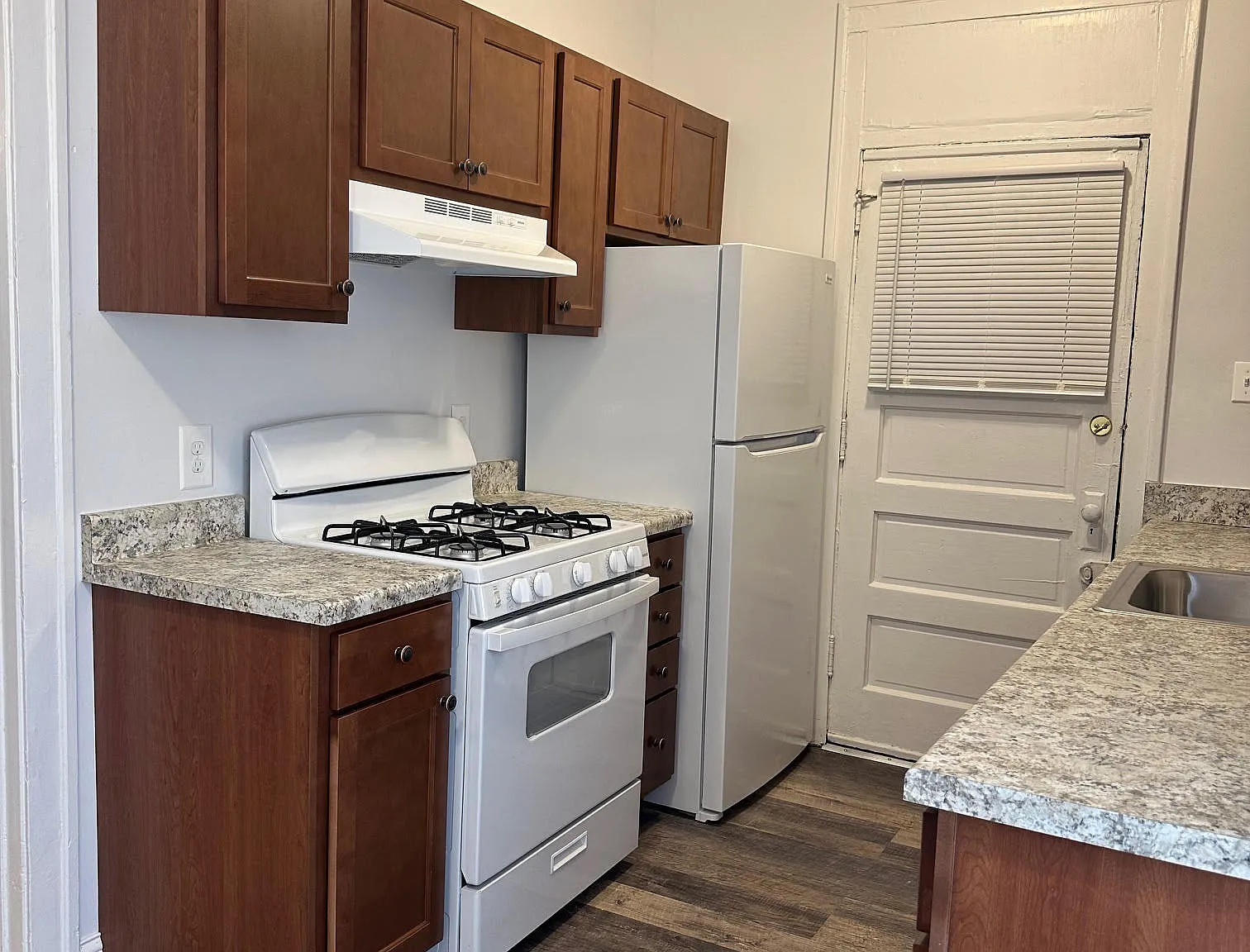 1 bed, 800 sqft, $1,575 — Photo 3
