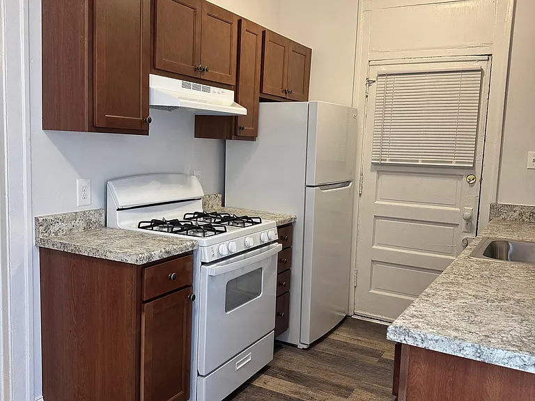 1637 W Estes Ave #2A — Photo 5