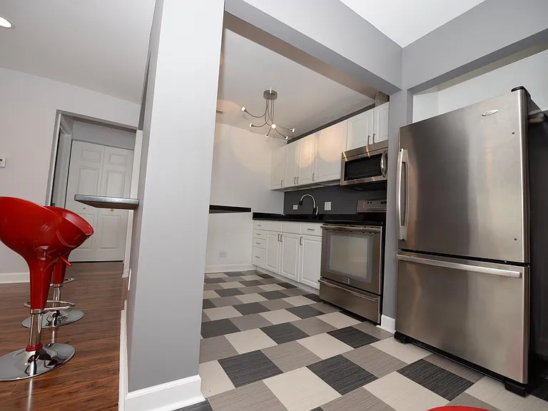 650 Perrie Dr #301 — Photo 7