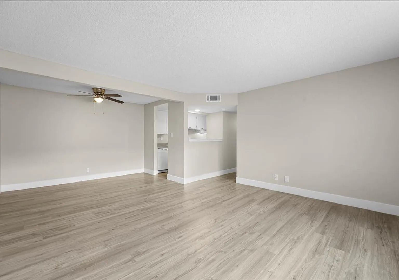 Sherwood Forest Apartments — Photo 4