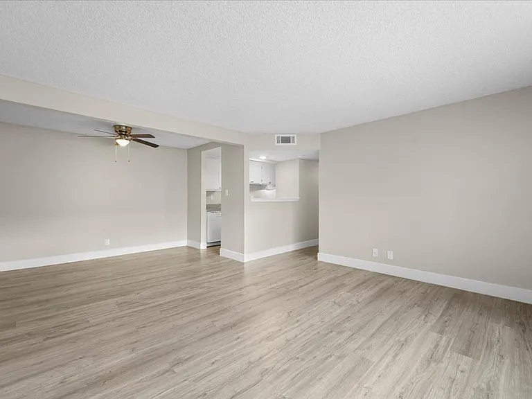 Sherwood Forest Apartments — Photo 26