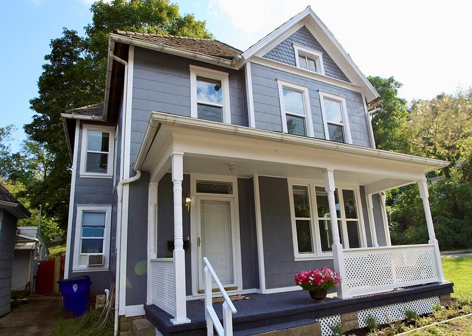 1st image of 250 W 2nd St