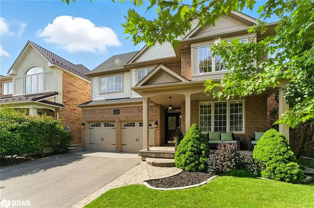 1539 Jarvie Cres photo 1