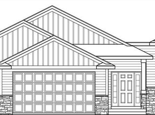 1380 Harney Peak Dr, Pine Island, MN 55963