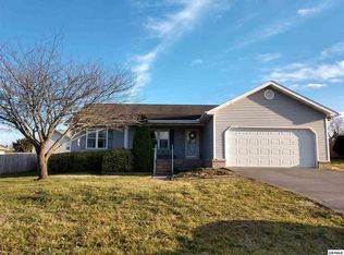 1725 Rivergate Dr, Sevierville, TN 37862