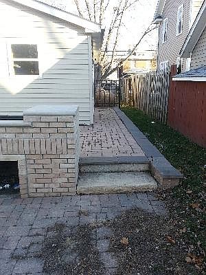 5th image of 743 S Hinman St
