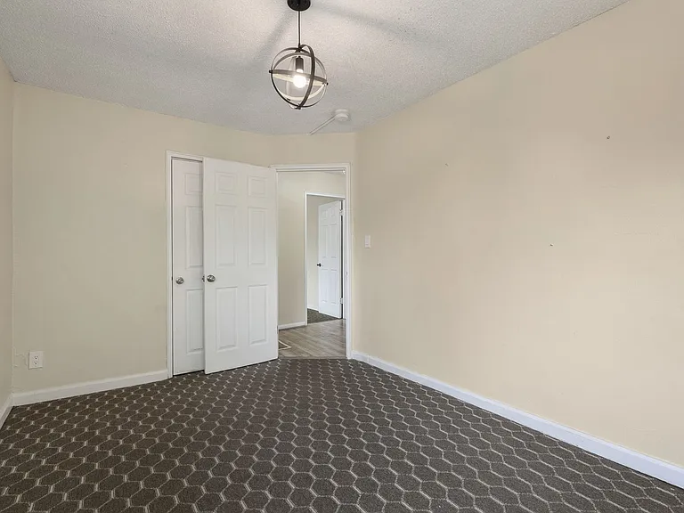 117 Elizabeth St — Photo 13