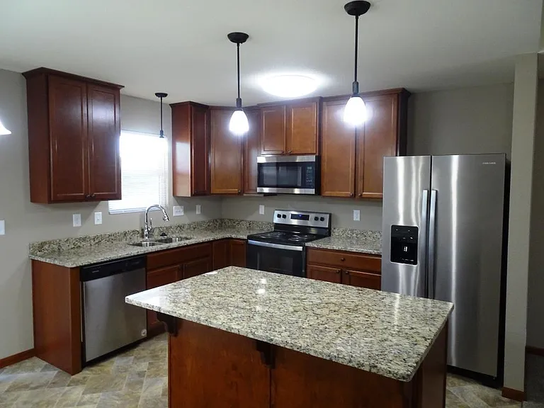 4308 SE Oakleaf Dr — Photo 2