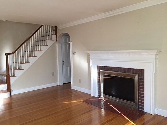 4th image of 6 Bowers St #6