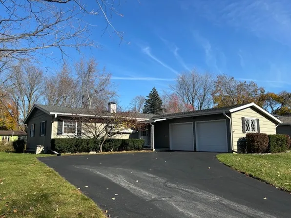 105 Warren Pl, Dekalb, IL 60115