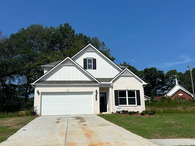 152 Marion Dr — Photo 2