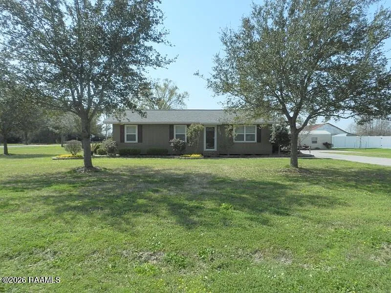 3 bed, 2.0 bath, 1350 sqft, $1,500 — Photo 2