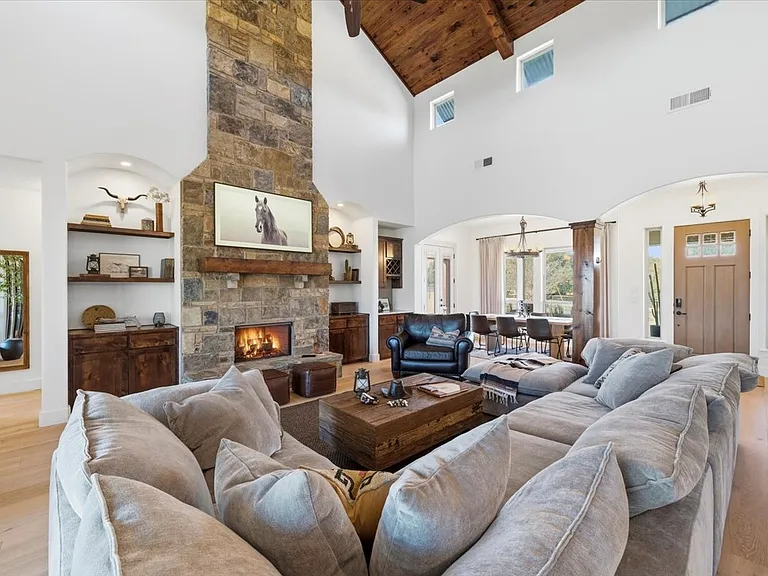 570 S Point Ct — Photo 47