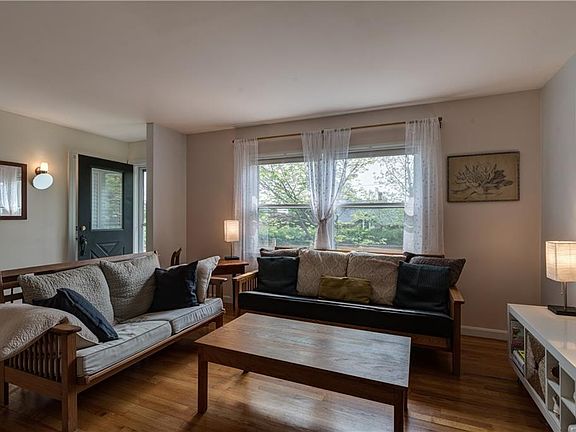 4th image of 412 Willard Ave