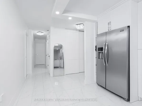 2645 Kipling Ave W #706, Toronto, ON M9V 3S6