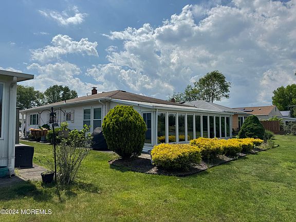 3rd image of 104 Bonaire Drive