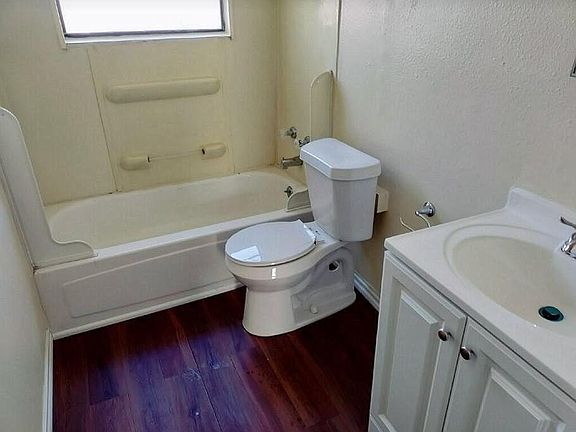 5th image of 1422 Sacramento APT 3