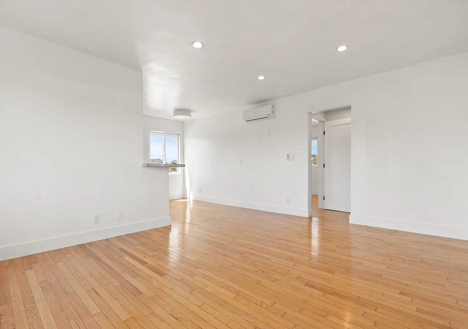 This beautifully updated 1 bed / 1 bath apartment in Echo Park is now available! Parking & In-Uni... — Photo 3