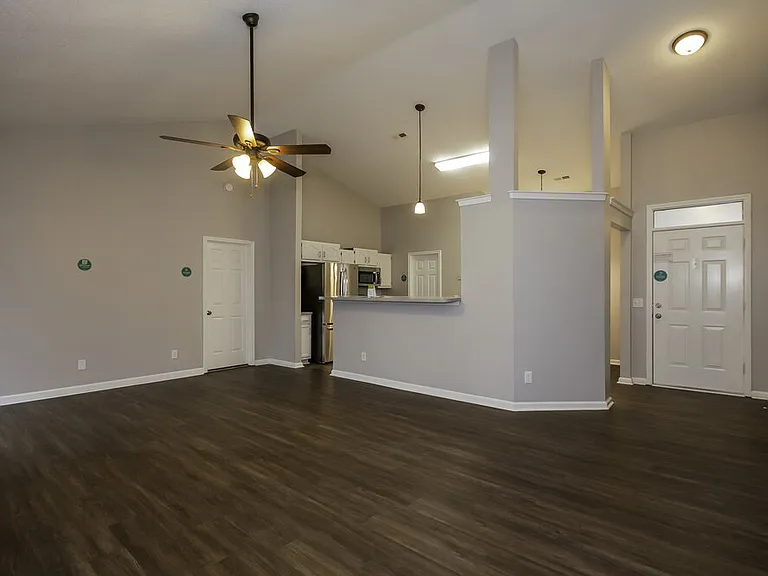 13201 Peacock Ln — Photo 4