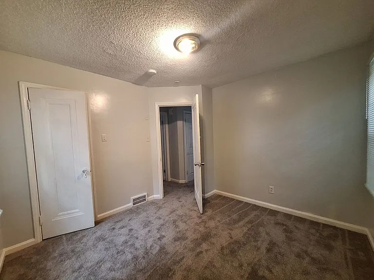 11243 Roxbury St — Photo 14
