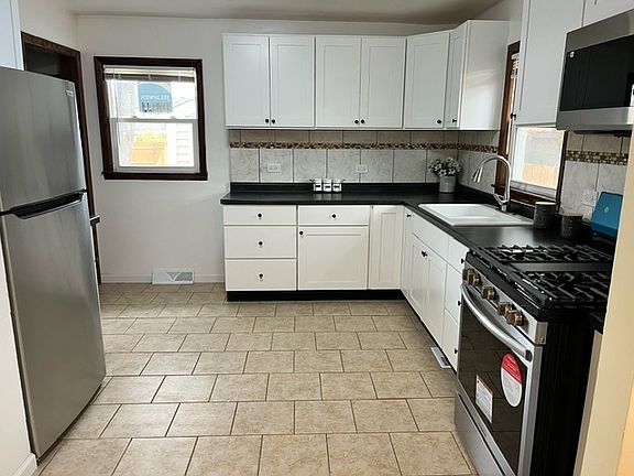 5th image of 1419 Seymour Ave