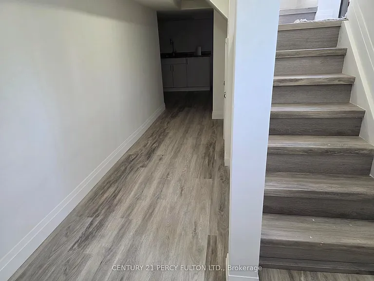 15 Ottawa St S — Photo 6