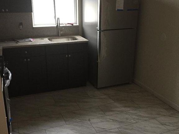 3rd image of 54 Poplar 2nd Fl Staten