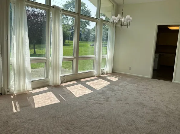 2445 Sittingbourne Ln, Beachwood, OH 44122