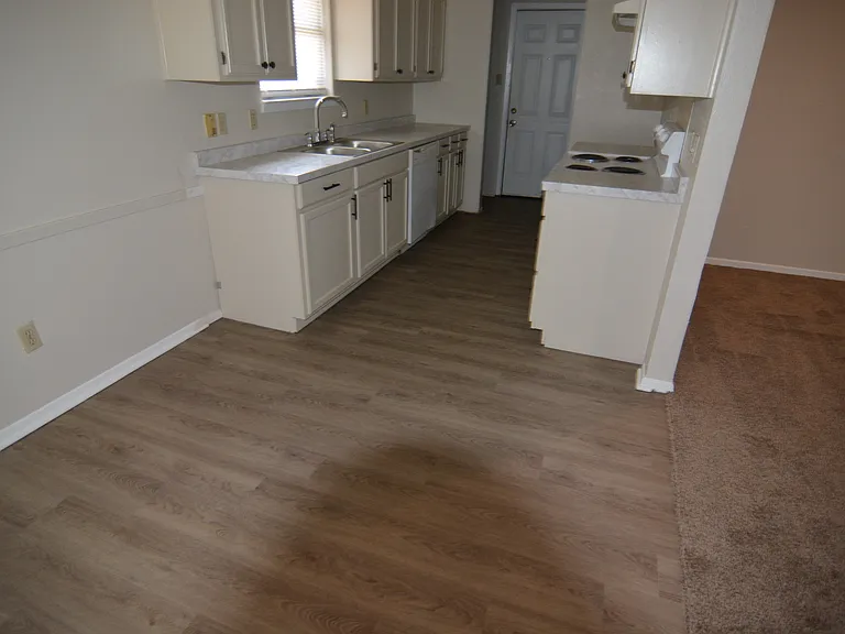 6809 Westglen Dr — Photo 12