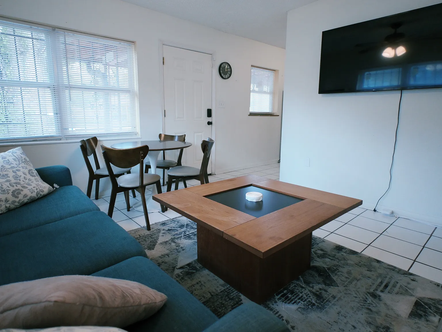 2 bed, 550 sqft, $1,300 — Photo 3