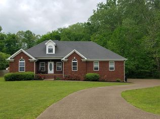 1002 Washington Dr, Cottontown, TN 37048
