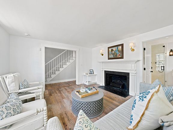 3rd image of 35 Pine St