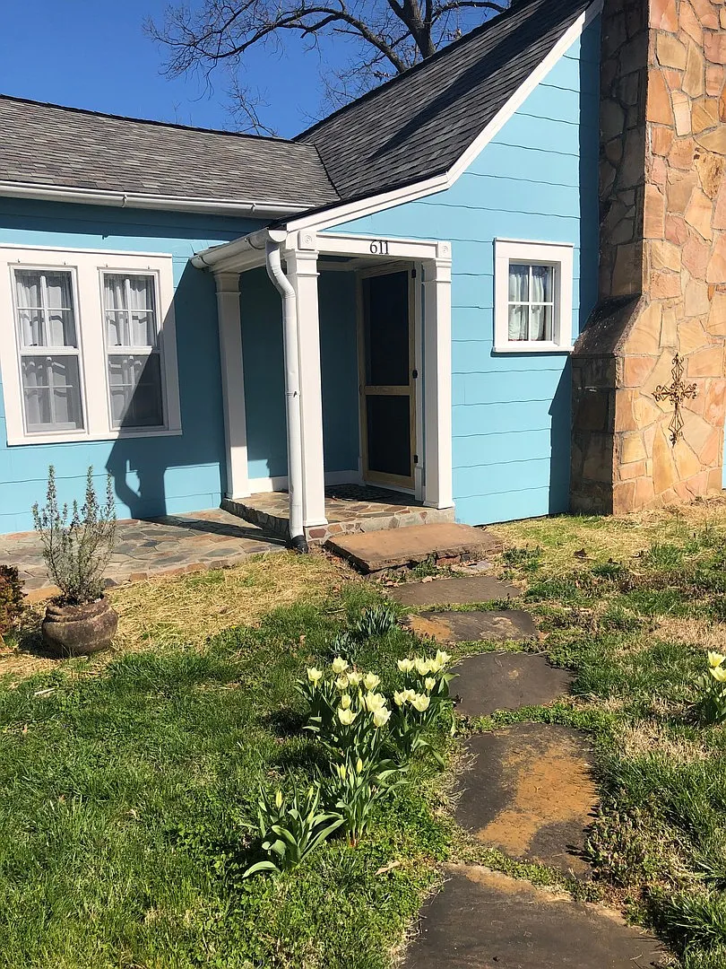Character Home In Revitalized South Knoxville Neighborhood — Photo 2