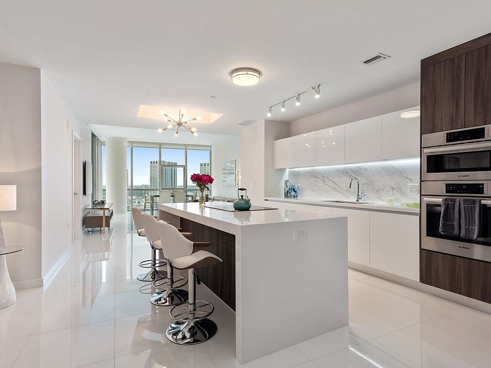 1st image of 851 NE 1st Ave #3112