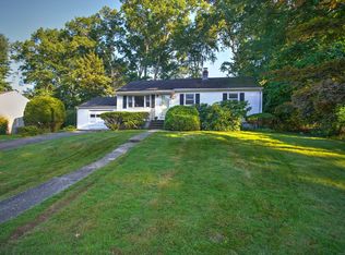 27 Centerbrook Pl, Fairfield, CT 06824