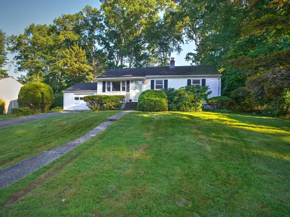 27 Centerbrook Place, Fairfield, CT 06824