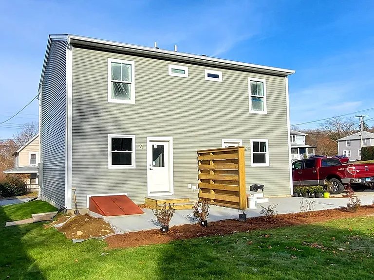 31 Bentley Ave #A & B — Photo 15
