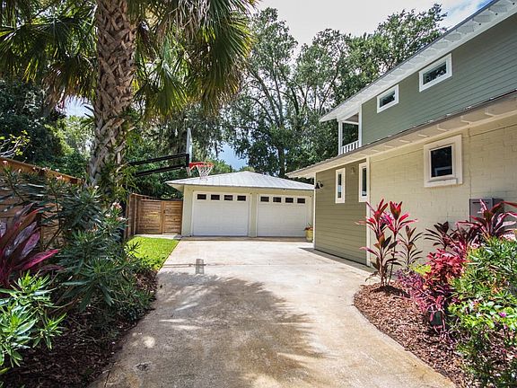 Detached 2 Car Garage