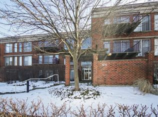 431 Kelburn Rd APT 315, Deerfield, IL 60015