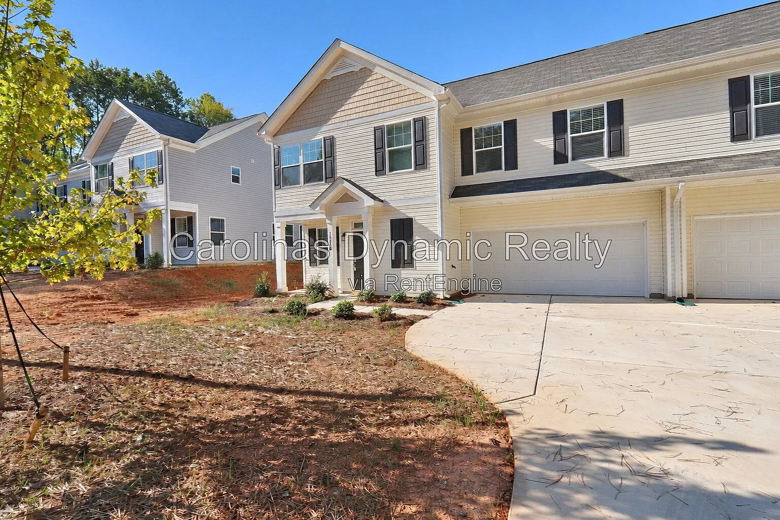 4 bed, 2.5 bath, 1738 sqft, $2,200 — Photo 2