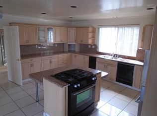 5800 Rolling Rd, Woodland Hills, CA 91367