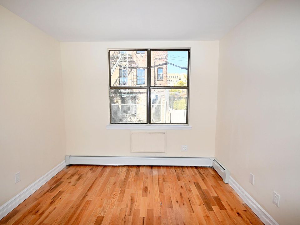 1st image of 1659 Nelson Ave #3